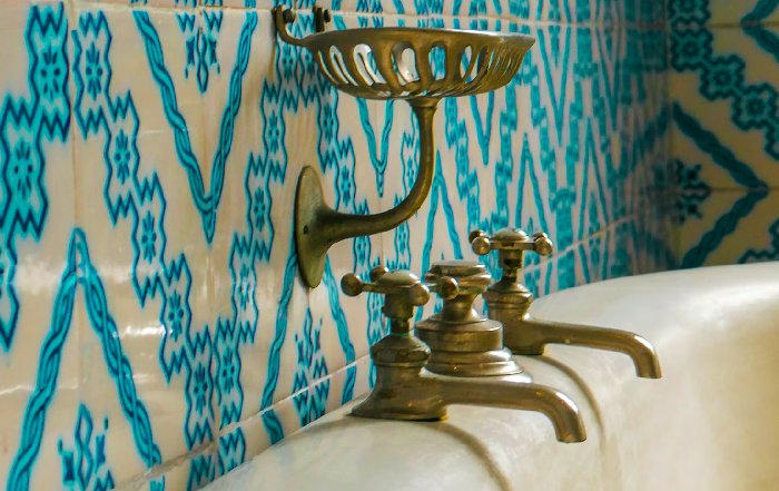 Article Image for How to Achieve a Plastic-Free Bathroom