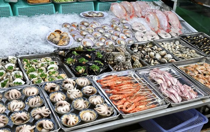 Article Image for How to Choose Sustainable Seafood Options